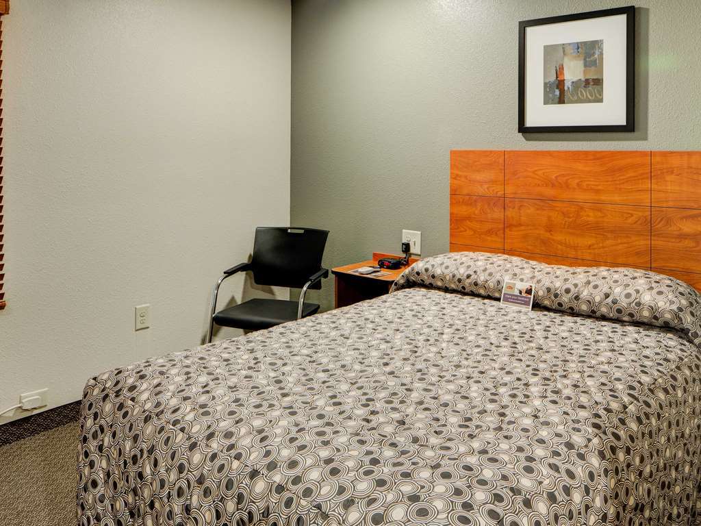 Woodspring Suites Waco Near University Room photo